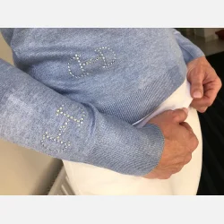 NoConcept V-neck sparkle snaffle light blue