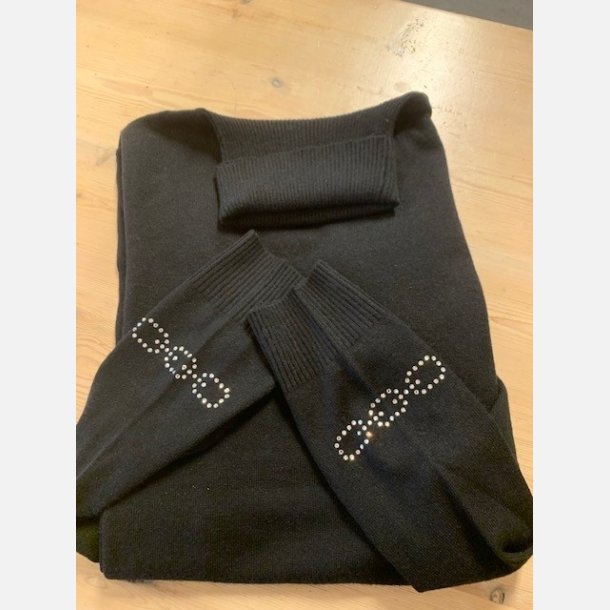 Black turtleneck with chain motif